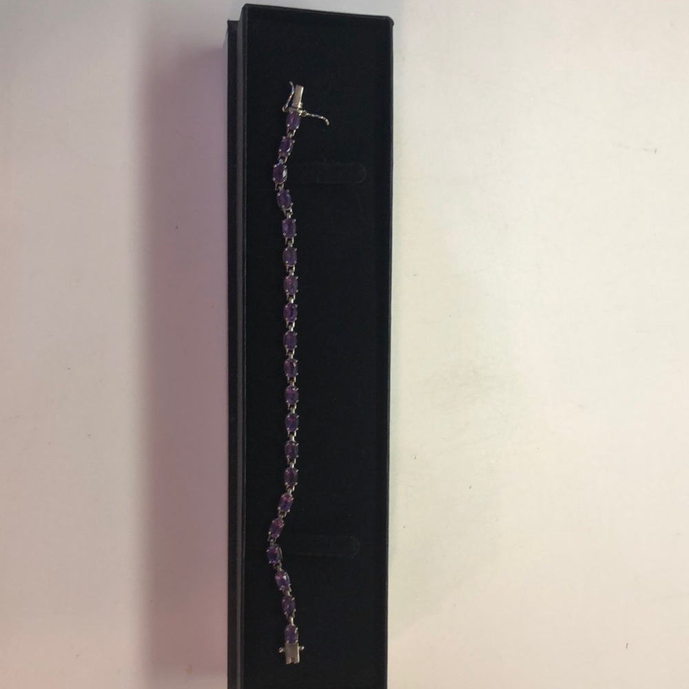 Purple Elegance Bracelet with Delicate Chain Design